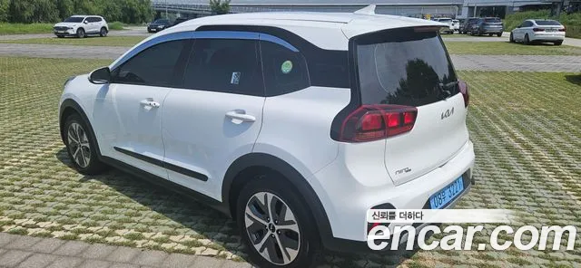 Kia Niro — Фото автомобиля 4