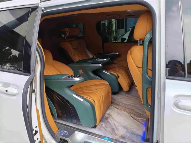 Toyota Sienna — Фото автомобиля 11