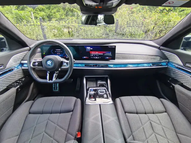 BMW i7 M70L — Фото автомобиля 24