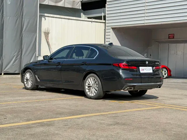 BMW 5 Series — Фото автомобиля 5