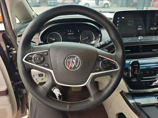 Buick GL8 — Фото автомобиля 2