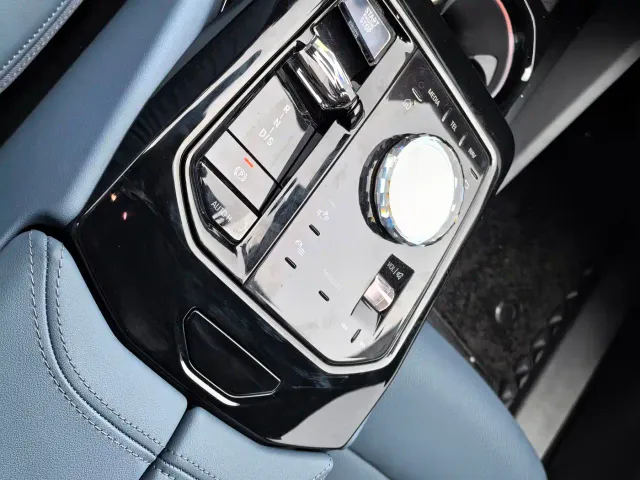 BMW 5 Series — Фото автомобиля 9