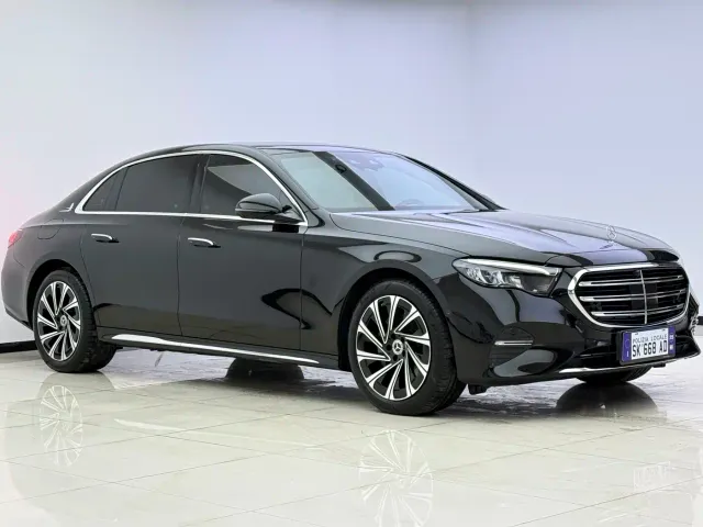 Mercedes-Benz E-Class — Фото автомобиля 3