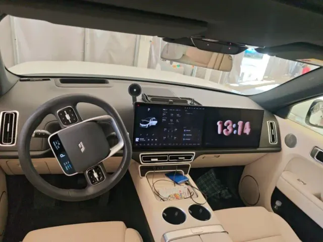 Li Auto L7 — Фото автомобиля 7