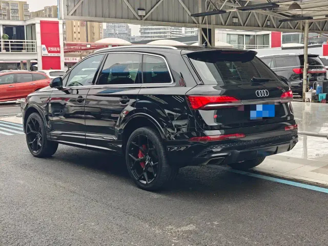 Audi Q7 — Фото автомобиля 3