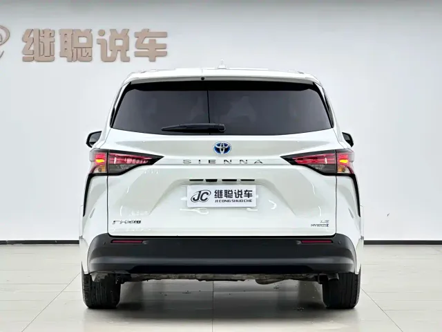 Toyota Sienna — Фото автомобиля 5