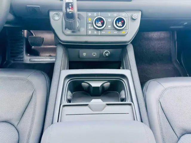 Land Rover Defender — Фото автомобиля 16