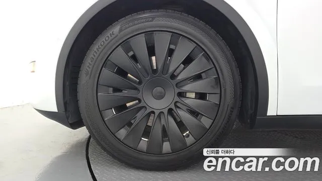 Tesla Model Y — Фото автомобиля 5