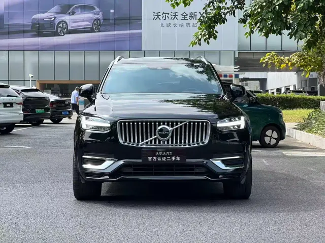 Volvo XC90 — Фото автомобиля 2