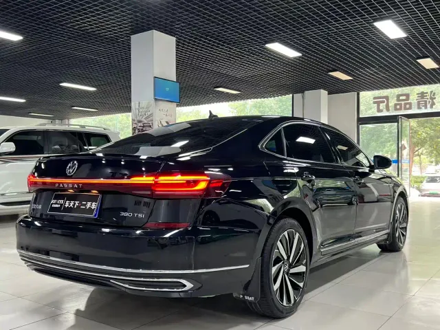 Volkswagen Passat — Фото автомобиля 6