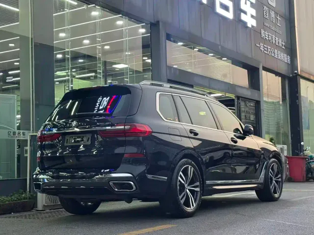 BMW X7 — Фото автомобиля 9