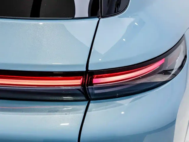 Li Auto L8 — Фото автомобиля 29