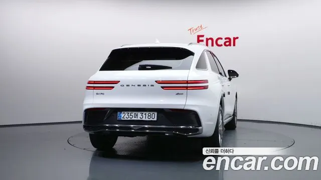 Genesis GV70 — Фото автомобиля 4