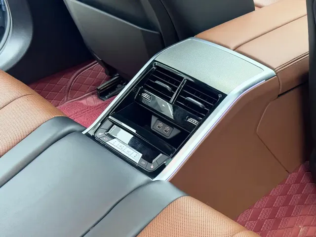 BMW 8 Series — Фото автомобиля 16