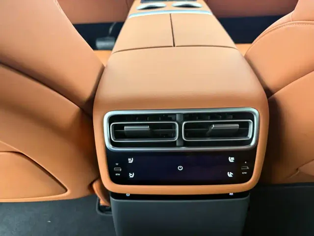 Li Auto L7 — Фото автомобиля 7