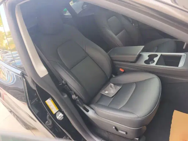 Tesla Model Y — Фото автомобиля 24