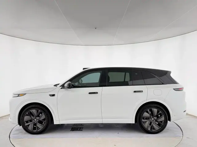 Li Auto L7 — Фото автомобиля 12