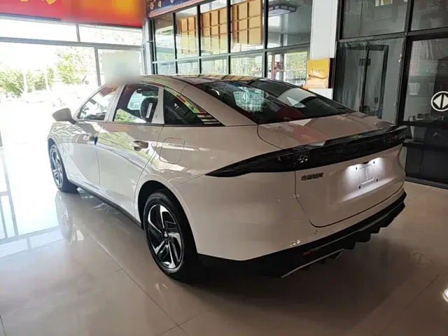 Geely Galaxy L6 — Фото автомобиля 22