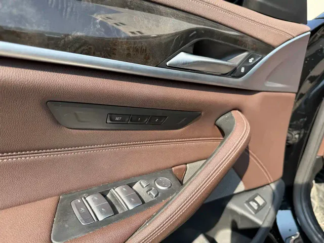 BMW 5 Series — Фото автомобиля 11