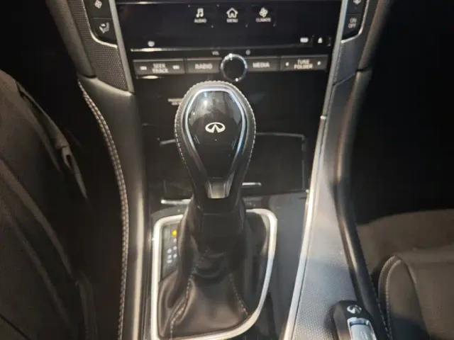 Infiniti Q50L — Фото автомобиля 13