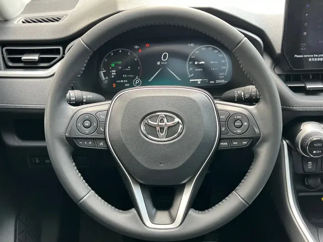 Toyota RAV4 — Фото автомобиля 10