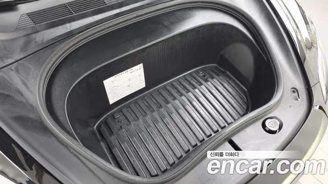 Tesla Model 3 — Фото автомобиля 9