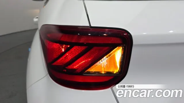 Hyundai Venue — Фото автомобиля 8