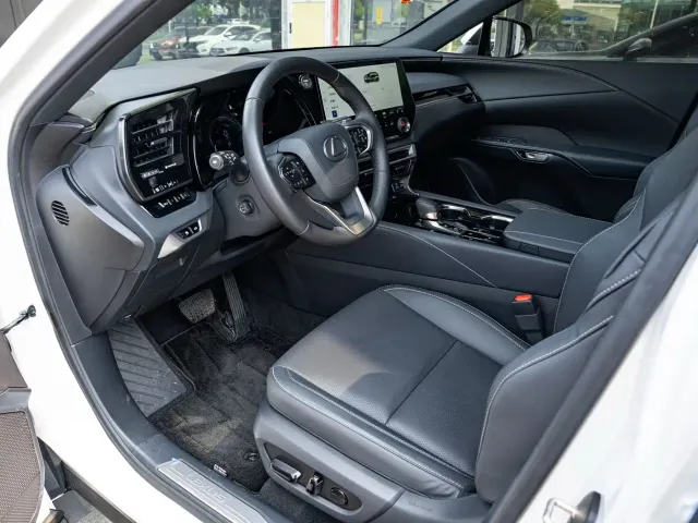 Lexus RX — Фото автомобиля 9