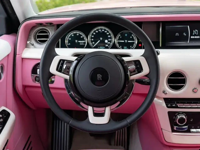 Rolls-Royce Phantom — Фото автомобиля 14