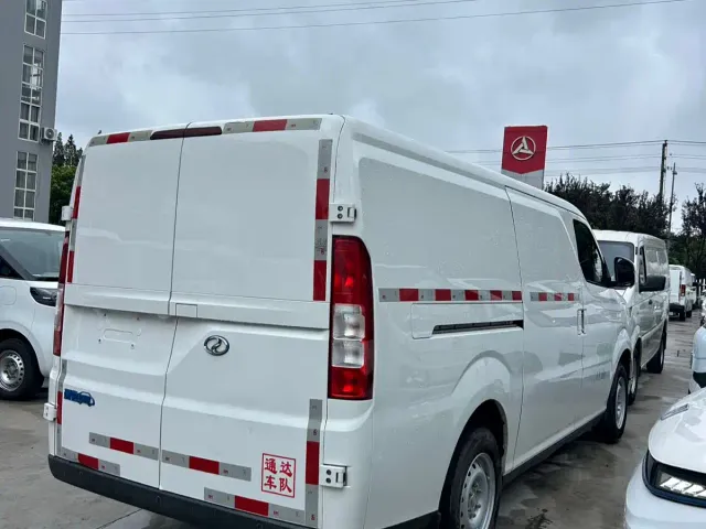Ruichi New Energy EC75 — Фото автомобиля 4