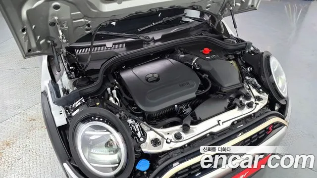 MINI Cooper Generation 4 — Фото автомобиля 6