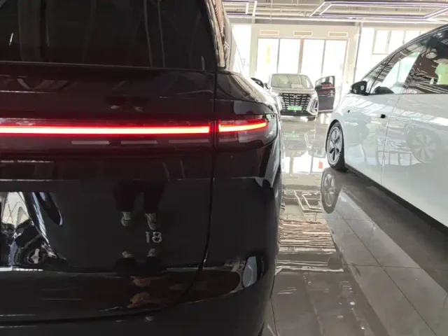 Li Auto i8 — Фото автомобиля 7