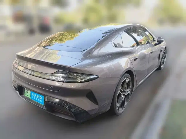 Xiaomi SU7 — Фото автомобиля 2