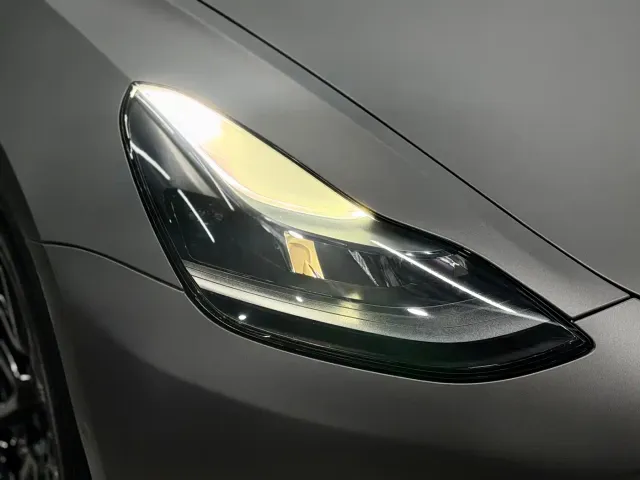 Tesla Model 3 — Фото автомобиля 16