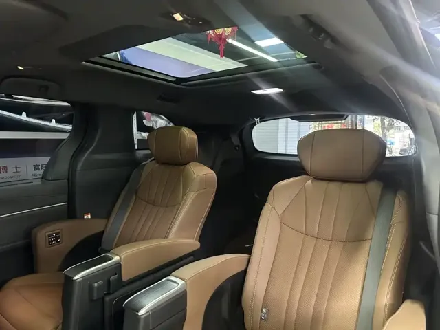 Toyota Granvia — Фото автомобиля 13