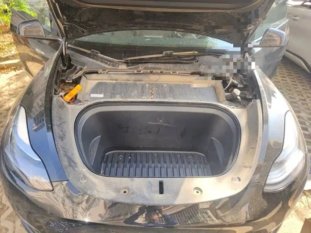 Tesla Model Y — Фото автомобиля 16