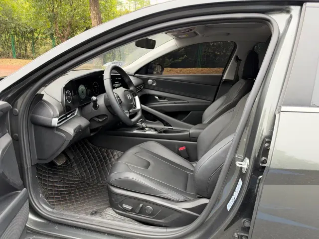 Hyundai Elantra — Фото автомобиля 5