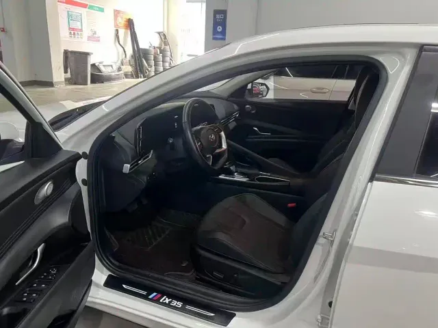 Hyundai Elantra — Фото автомобиля 4