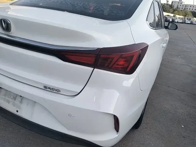 Changan Eado — Фото автомобиля 7