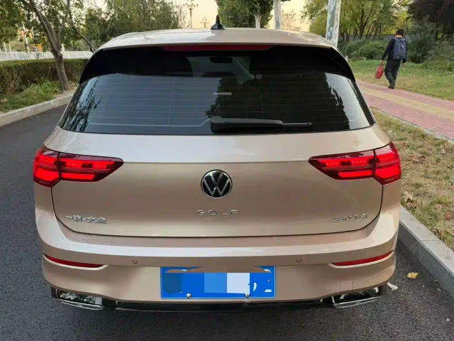 Volkswagen Golf — Фото автомобиля 4