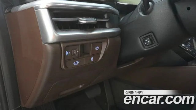 Hyundai Grandeur Grandeur (GN7) 2.5 Бензин 2WD — Фото автомобиля 27