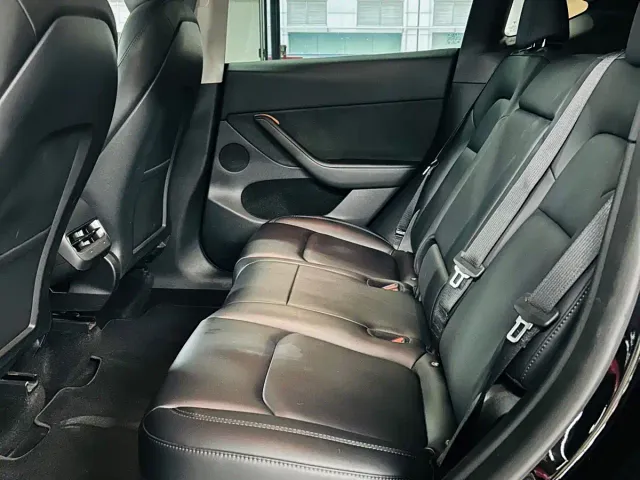 Tesla Model Y — Фото автомобиля 5