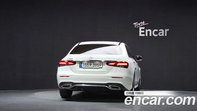 Mercedes-Benz E-Class — Фото автомобиля 4