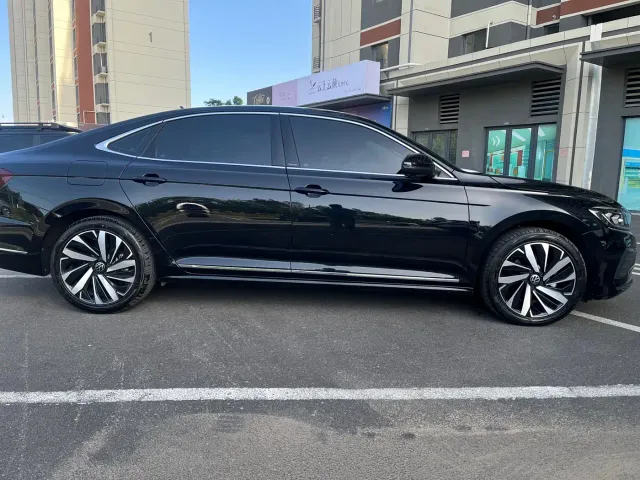 Volkswagen Passat — Фото автомобиля 4