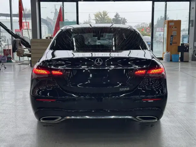 Mercedes-Benz E-Class — Фото автомобиля 23