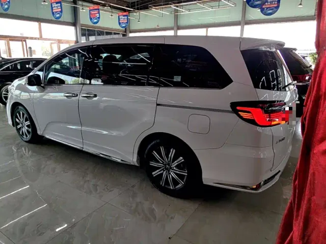 Honda Odyssey — Фото автомобиля 4