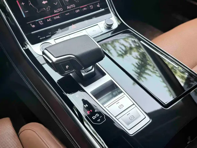 Audi A8 — Фото автомобиля 22