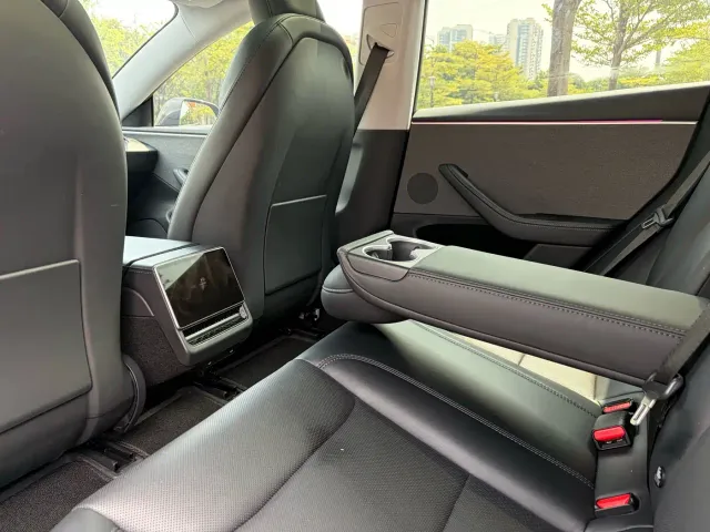 Tesla Model 3 — Фото автомобиля 22