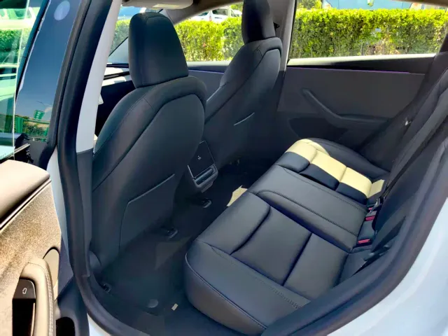 Tesla Model 3 — Фото автомобиля 6