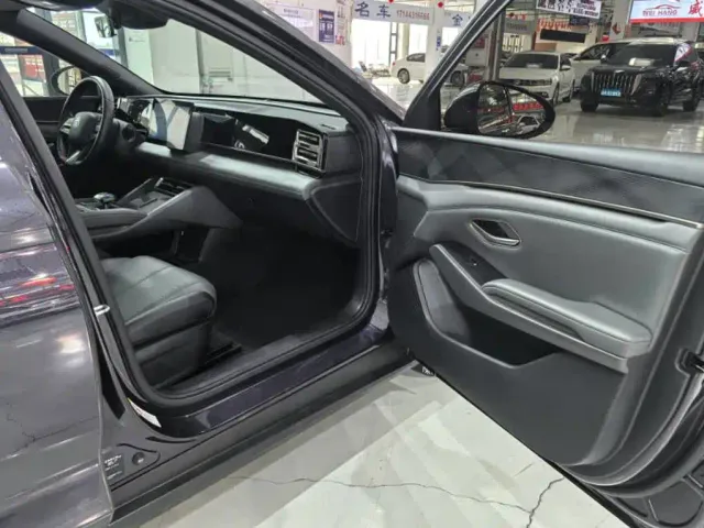 BYD Qin L — Фото автомобиля 12